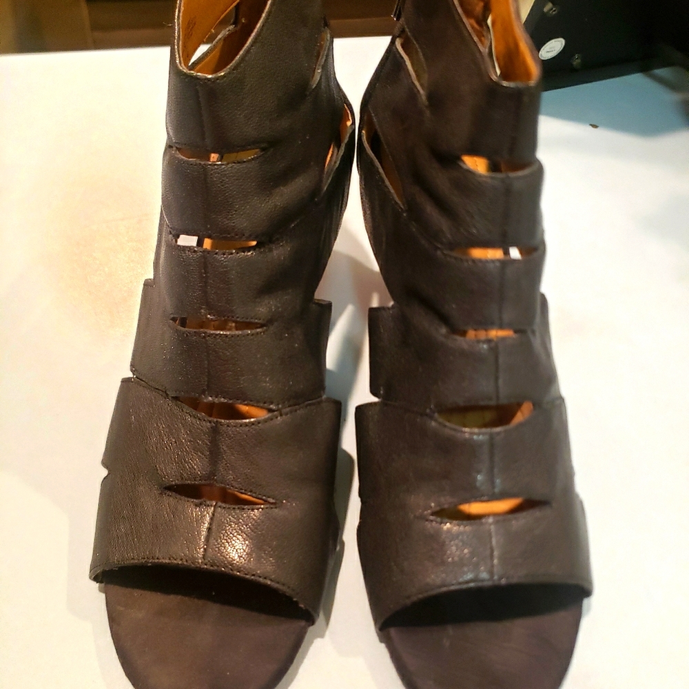 Gently Worn Easy Spirit Ankle Peep Toe Booties